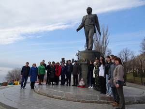 Памятник Гагарину Ю.А. на набережной г. Саратова